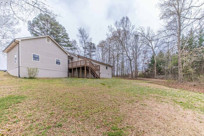 Building Photo - Ranch 3 bedroom 2 bath !