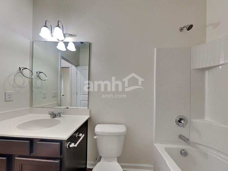 Building Photo - 220 Orion Way