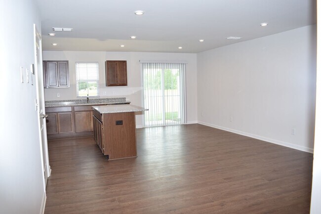 Building Photo - Modern 3-Bedroom Townhome in Desirable Bear Park