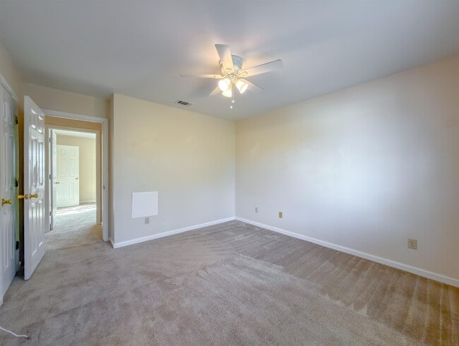 Building Photo - 696 Timberwood Cir E