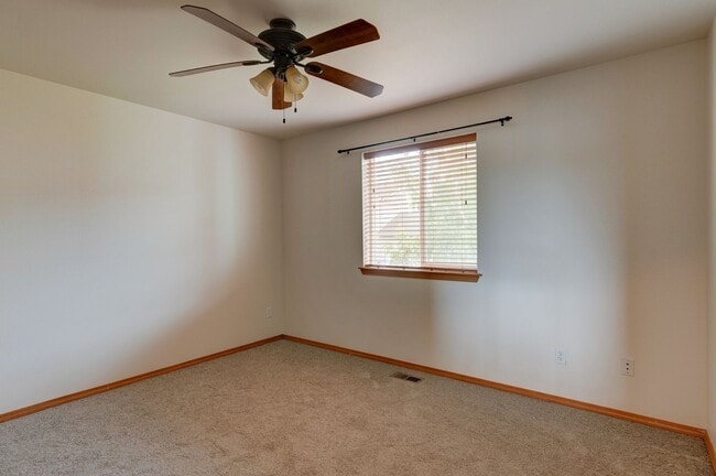 Building Photo - 4 Bedroom 2.5 bath Home in Cherry Hill