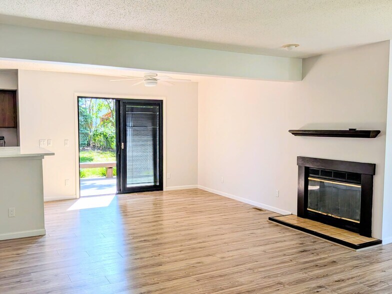 Building Photo - 515 Clearwater Dr