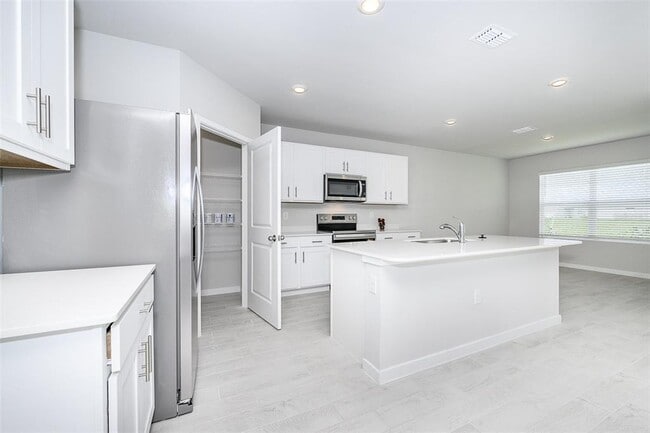 Building Photo - 25110 Alcazar Dr