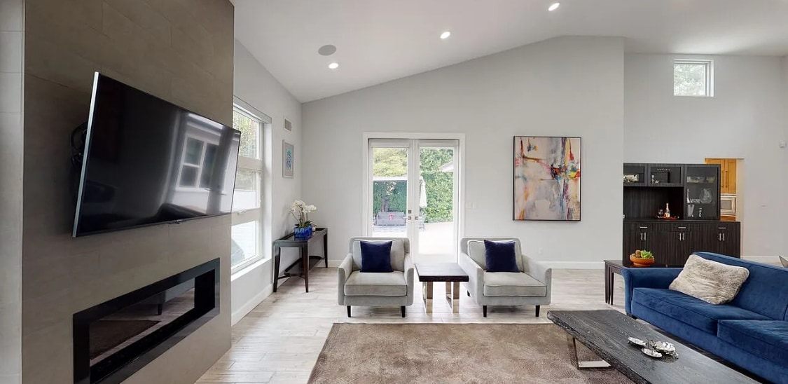 Building Photo - 10331 La Grange Ave