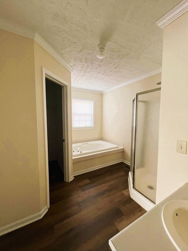 Building Photo - 108 Glenn Forest Dr