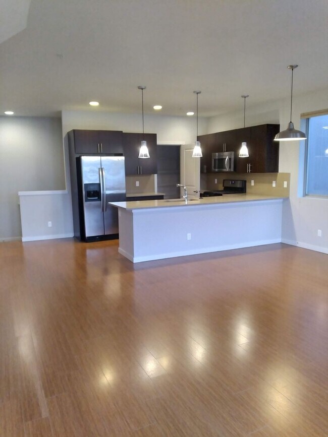 Building Photo - 1607 Apartments