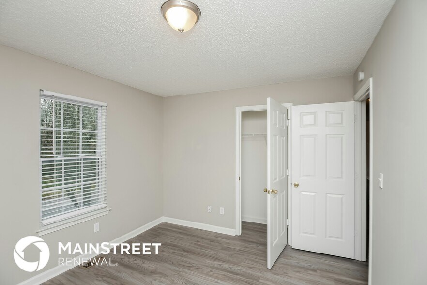 Building Photo - 4058 Five Oaks Ct