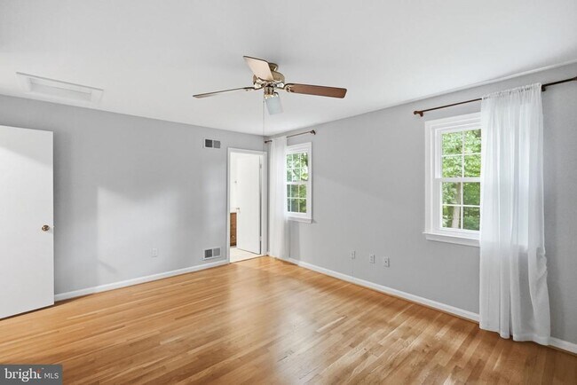 Building Photo - 809 Woodley Dr