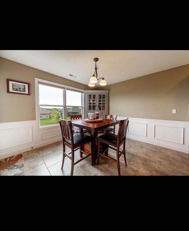 Building Photo - 5610 Abercorn Dr