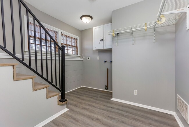 Building Photo - 11580 Highland Park