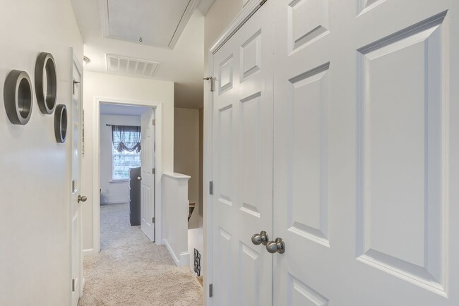 Building Photo - Luxury Townhome for rent!