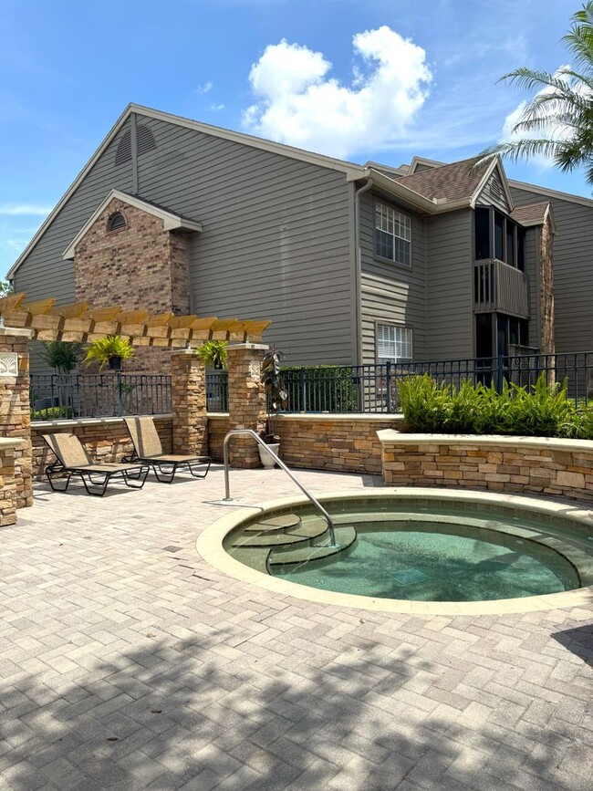 Building Photo - Beautiful Condo in the Fountains near beaches