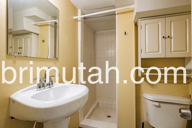 Building Photo - 1266 Parkway Ave