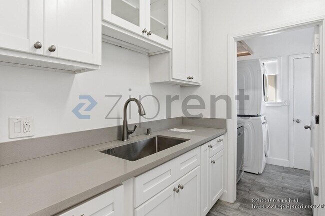 Building Photo - 1253 Del Rey Ave