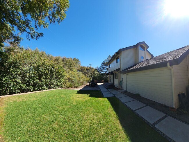 Building Photo - Furnished 3 bed 2.5 bath close to Poly.