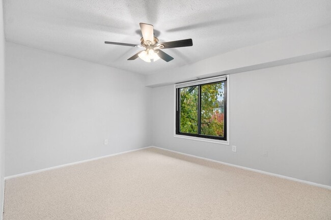 Building Photo - Open Concept and Renovated Top Level Condo. Close to BWI, Ft. Meade & NSA