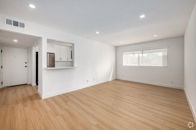 1BR, 1BA - 750SF - Dining Room - 800 Orange Grove Avenue
