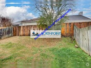 Building Photo - Adorable Bungalow with Fenced Yard