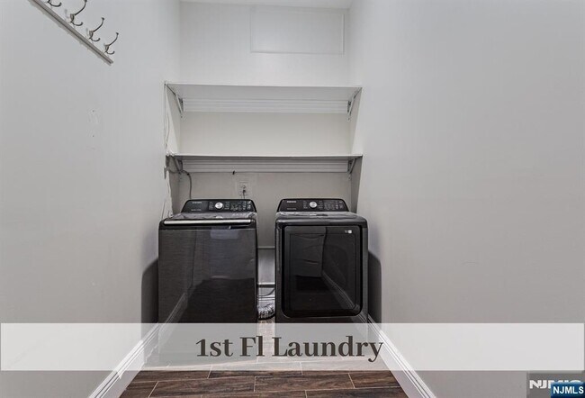 Building Photo - 230 Hillcrest Rd