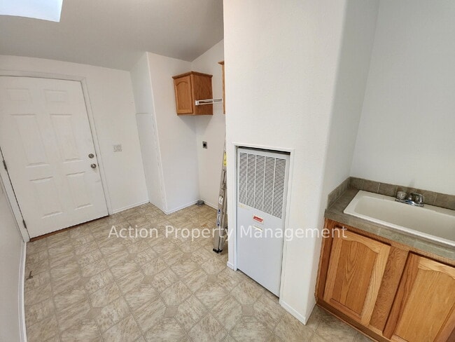 Building Photo - 3 bed 2 bath 2 car garage w/ great views in Sequim