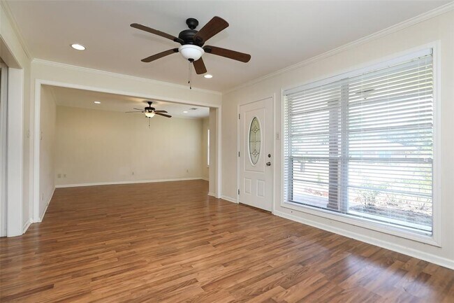 Building Photo - 10306 Oboe Dr