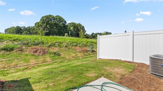 Building Photo - Brand new 3BR 2.5BA Townhome in Kernersville!