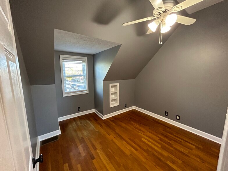 Building Photo - 506 Chestnut St