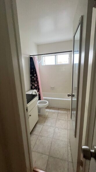 Building Photo - 3562 Mentone Ave