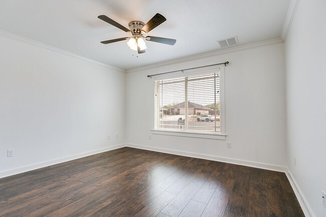 Building Photo - 5918 Southampton Pl