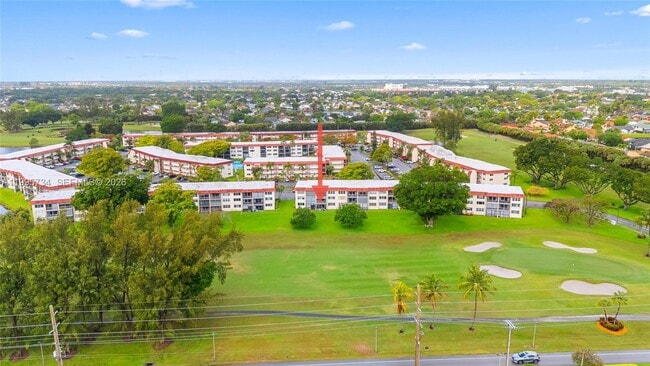 Building Photo - 9200 N Hollybrook Lake Dr