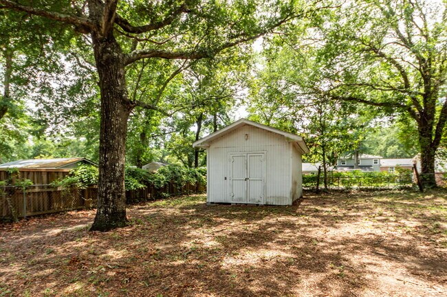 Building Photo - 453 Wade Hampton Dr
