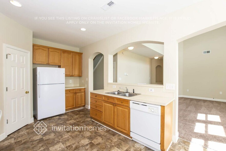 Building Photo - 9011 Magna Ln