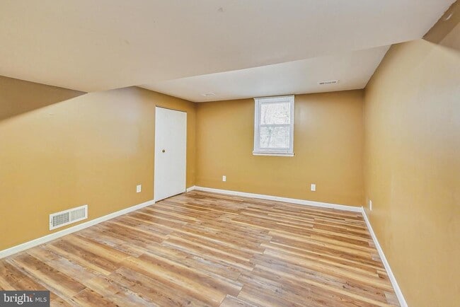 Building Photo - 412 Walnut Dr