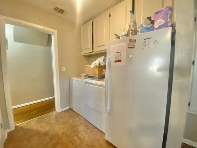 Building Photo - Great 3 bed 2 bath rental in Tech Terrace