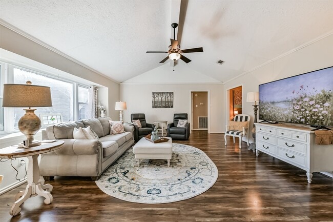 Building Photo - 3007 Chester Dr