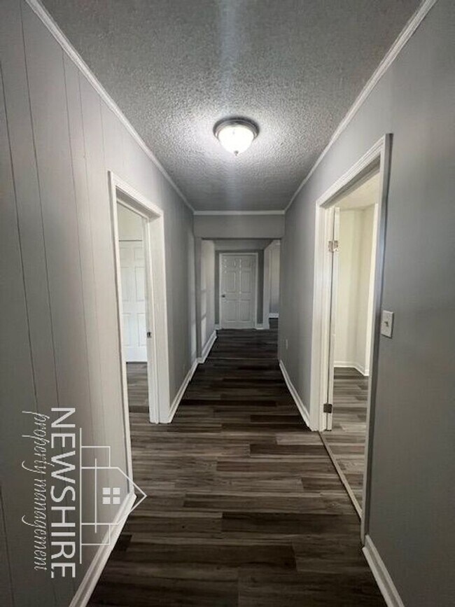 Building Photo - 458 Arch St