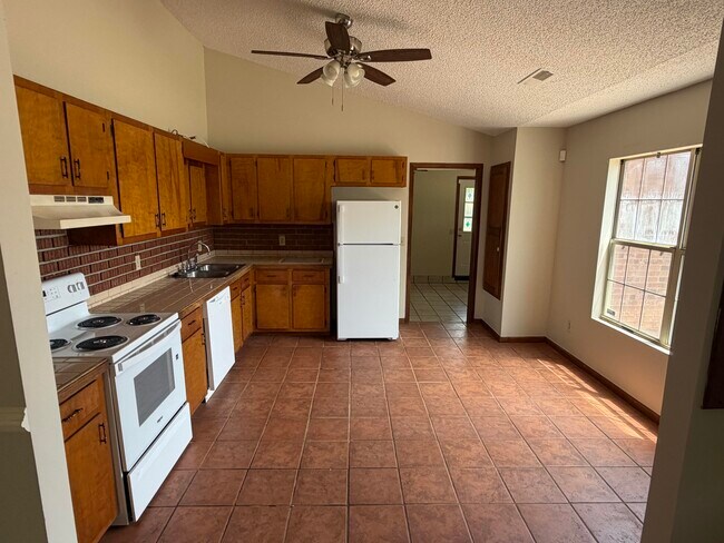 Building Photo - 5830 Lost Creek Dr