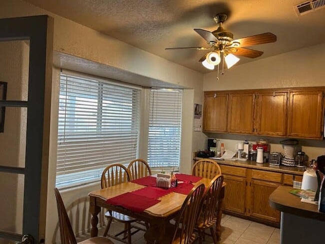 Building Photo - CASTLE VIEW