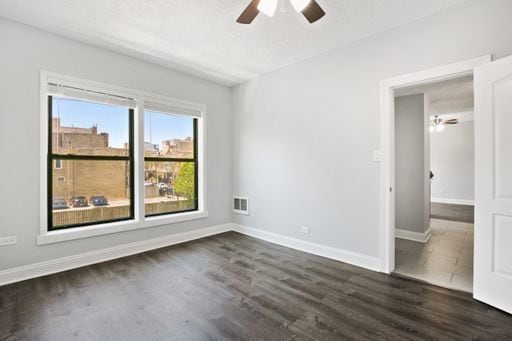 Building Photo - 4520 N Clarendon Ave
