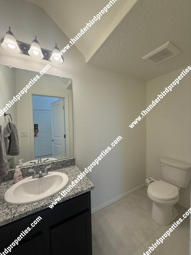 Building Photo - Great 4 bedroom home - Rio Rancho