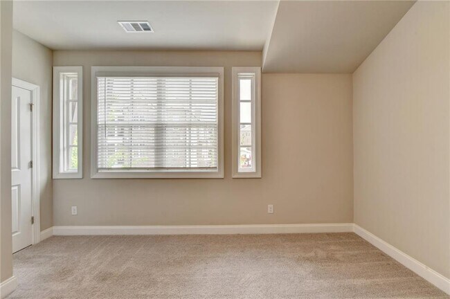 Building Photo - 336 Atley Pl