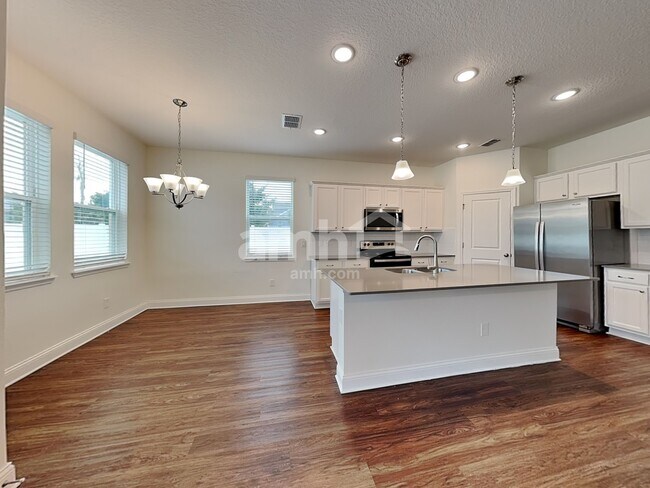 Building Photo - 900 Summer Stone Loop