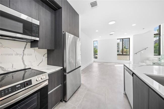 Building Photo - 526 SW 2nd St