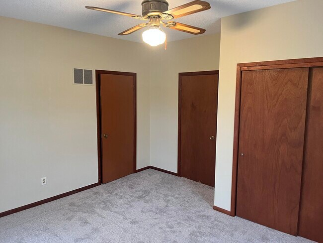 Building Photo - 200 Elizabeth St