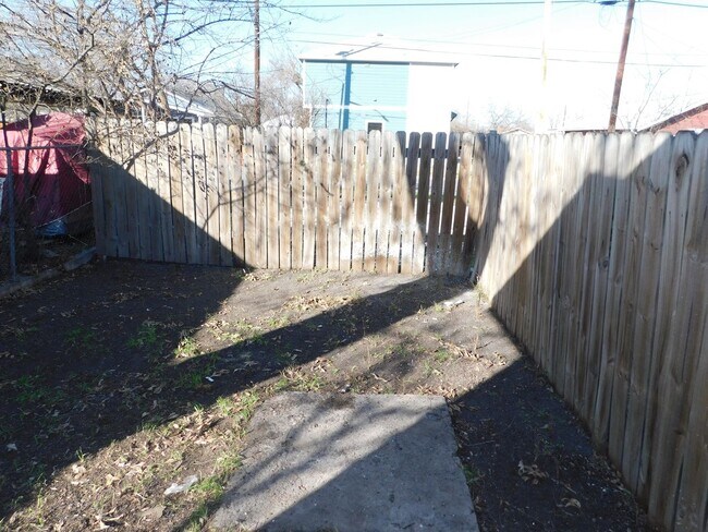 Building Photo - Cozy & Convenient Living in San Antonio’s East Side