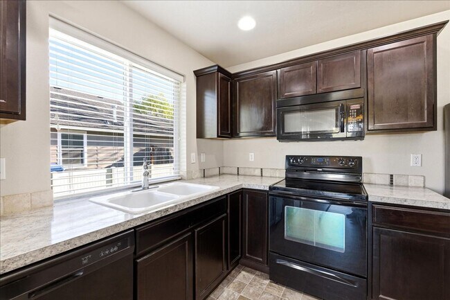 Building Photo - Single Level 3-bedroom 2-bathroom home in SW Boise