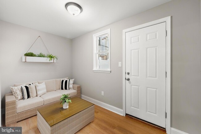 Building Photo - 601 Miller St