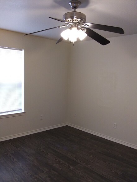Building Photo - 3407 Barcelona Dr