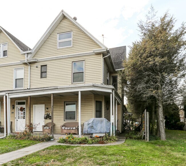 Building Photo - 114 N Front St