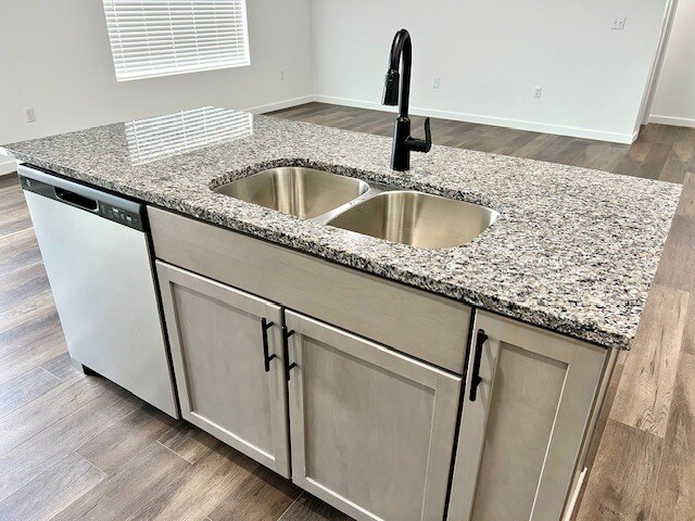 Island - Open Concept - 800 Hoffman Hills Blvd